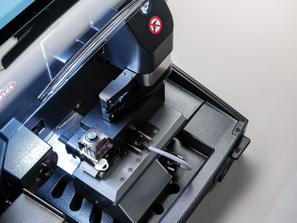 Ilco - D8A3064ZB - Unocode F900 - Automatic Flat Key Cutter, Duplicator and Engraver